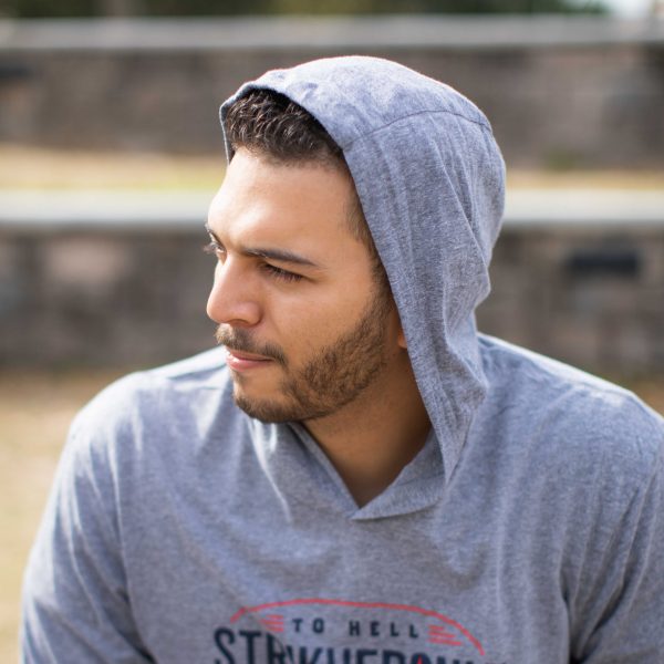 Grey-Hooded-Pullover-2